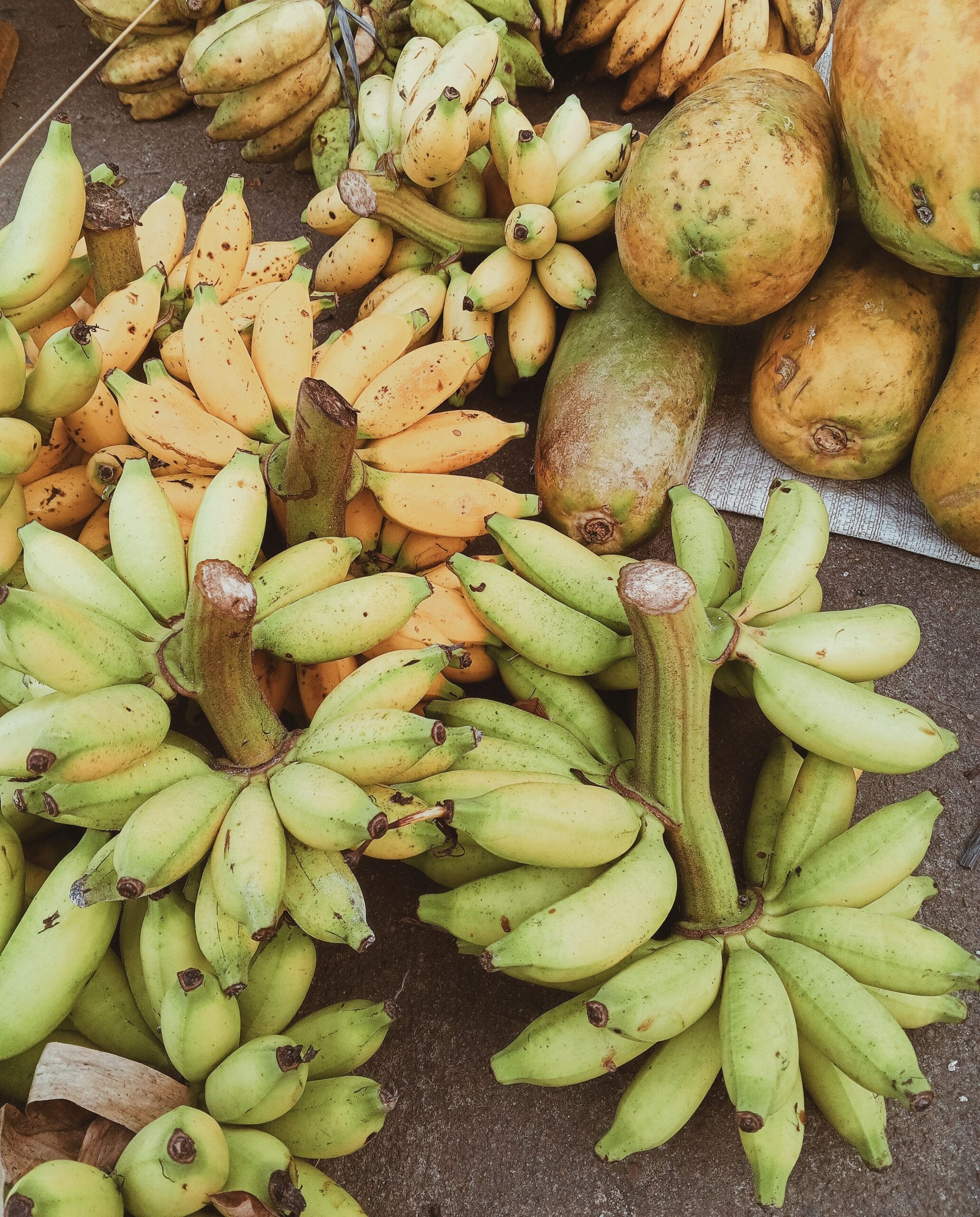 Buah pisang dan pepaya
